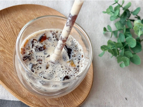 【冷やす時間不要】飲むまで5分「コーヒーゼリーオレ」作ってみた！ストローでちゅるんとヤミつき食感♪