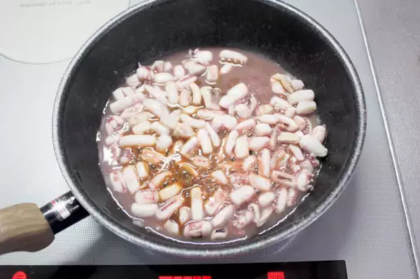 「【芸能人の自宅めし】バター醤油“イカ焼き”が胃袋を直撃！秦基博さんの「もっチャーハン」作ってみた！」の画像