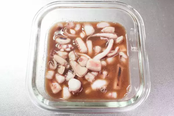 「【芸能人の自宅めし】バター醤油“イカ焼き”が胃袋を直撃！秦基博さんの「もっチャーハン」作ってみた！」の画像