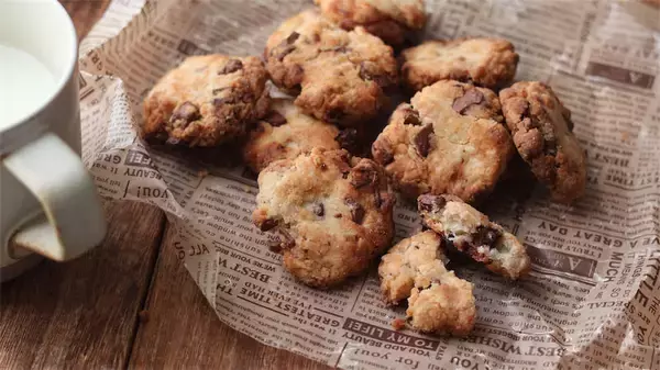 【砂糖・卵・バター不使用!?】でもしっとり甘～い♡「米粉のチョコチップクッキー」作ってみて！【元パティシエ直伝】