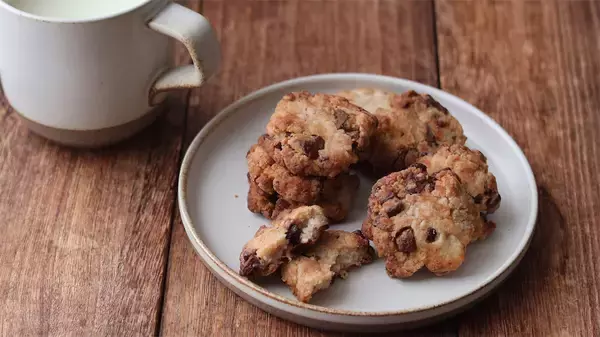 「【砂糖・卵・バター不使用!?】でもしっとり甘～い♡「米粉のチョコチップクッキー」作ってみて！【元パティシエ直伝】」の画像
