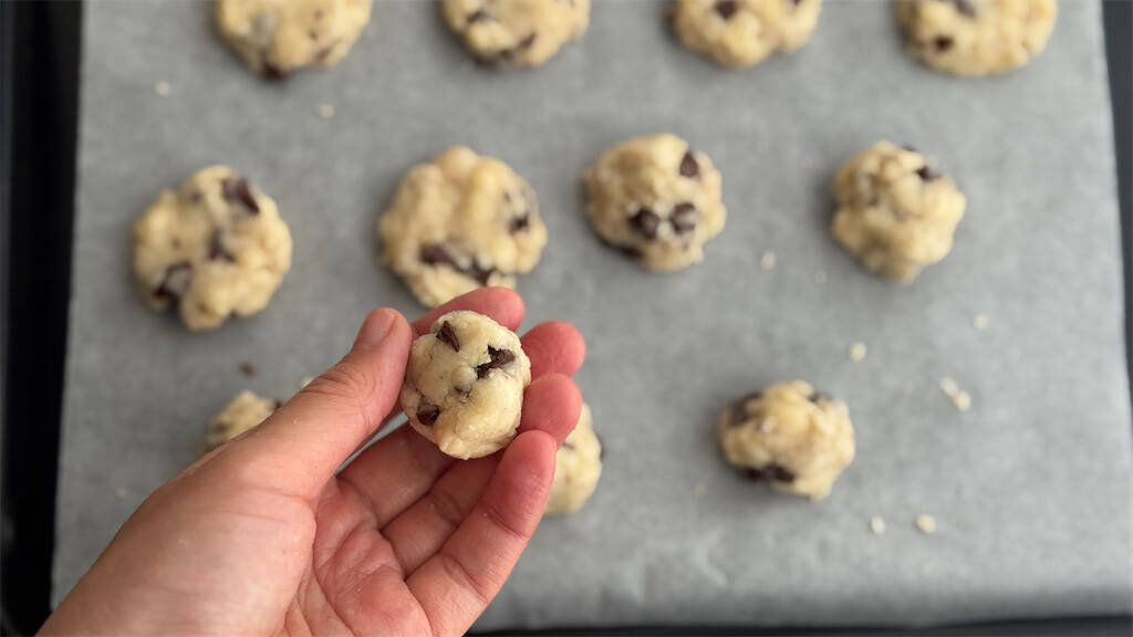 【砂糖・卵・バター不使用!?】でもしっとり甘～い♡「米粉のチョコチップクッキー」作ってみて！【元パティシエ直伝】