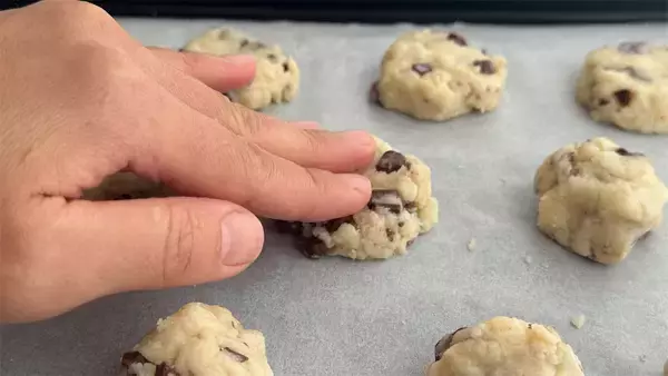「【砂糖・卵・バター不使用!?】でもしっとり甘～い♡「米粉のチョコチップクッキー」作ってみて！【元パティシエ直伝】」の画像