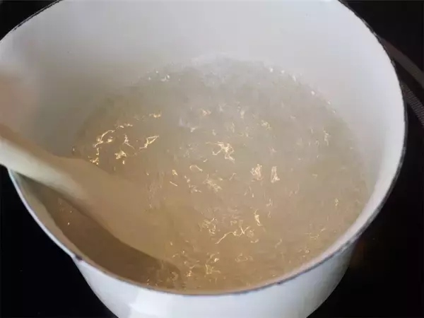 「【材料3つ】ギリッギリまで水を増やして理想のくちどけ目指せ！「限界水ようかん」作ってみた！スーッと溶けた♡」の画像