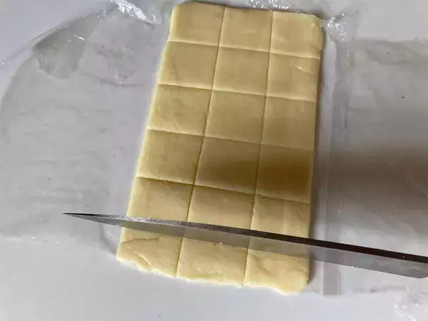 「【災害時にも】ホケミ+材料2つで「ずぼらクッキー」作ってみた！驚異のサクサク食感♡ワンパンで焼けちゃう!?」の画像