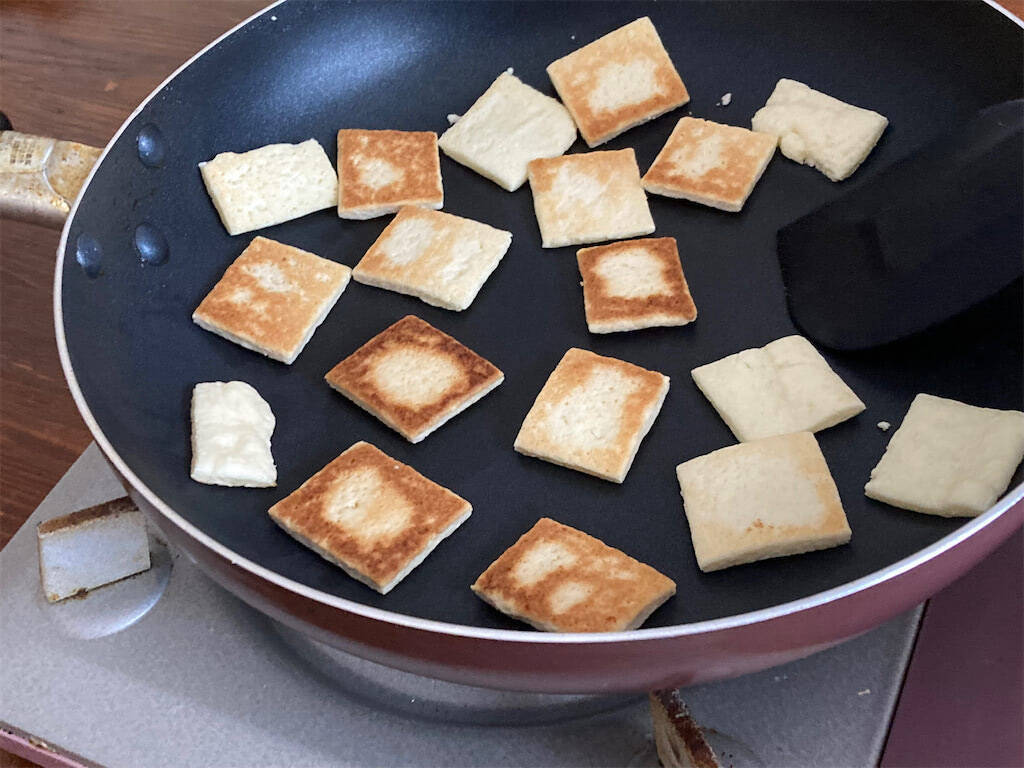 【災害時にも】ホケミ+材料2つで「ずぼらクッキー」作ってみた！驚異のサクサク食感♡ワンパンで焼けちゃう!?