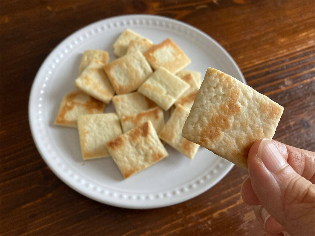 【災害時にも】ホケミ+材料2つで「ずぼらクッキー」作ってみた！驚異のサクサク食感♡ワンパンで焼けちゃう!?