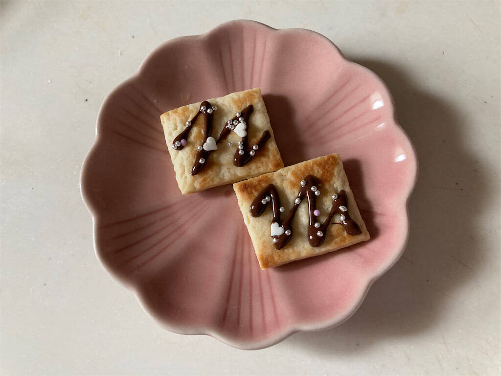 【災害時にも】ホケミ+材料2つで「ずぼらクッキー」作ってみた！驚異のサクサク食感♡ワンパンで焼けちゃう!?