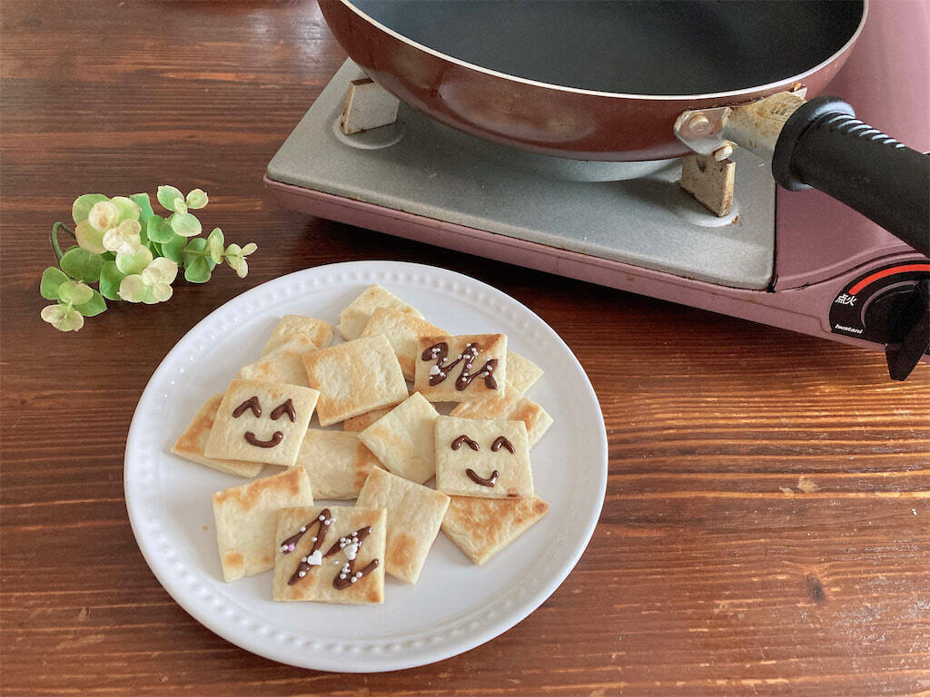 【災害時にも】ホケミ+材料2つで「ずぼらクッキー」作ってみた！驚異のサクサク食感♡ワンパンで焼けちゃう!?