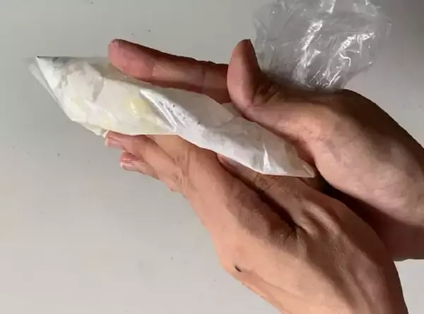 「【災害時にも】ホケミ+材料2つで「ずぼらクッキー」作ってみた！驚異のサクサク食感♡ワンパンで焼けちゃう!?」の画像