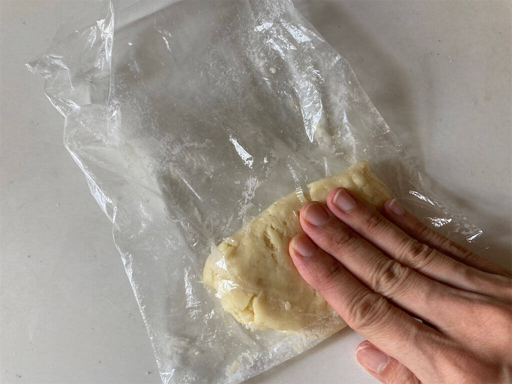 【災害時にも】ホケミ+材料2つで「ずぼらクッキー」作ってみた！驚異のサクサク食感♡ワンパンで焼けちゃう!?