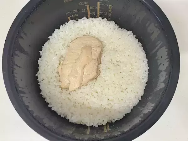 「【家事ヤロウ!!!】サラダチキンを丸ごとイン！「サムゲタン風炊き込みご飯」作ってみた♪中華風味でお肉柔らか～♡」の画像