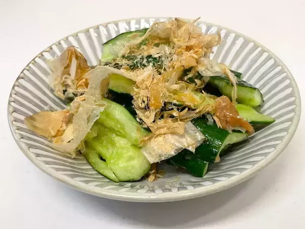 「火も包丁も使わない「馬場家の梅きゅうり」に挑戦♪王道の梅×かつお節風味だけど…砂糖がいい仕事♡」の画像