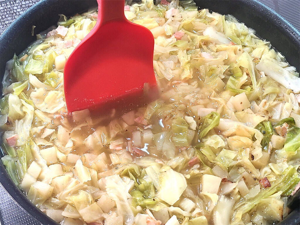 リュウジ『僕のスープレシピ史上1番ウマい』 キャベツくたくた＆スープはとろ～り♡「至高のキャベツスープ」に挑戦