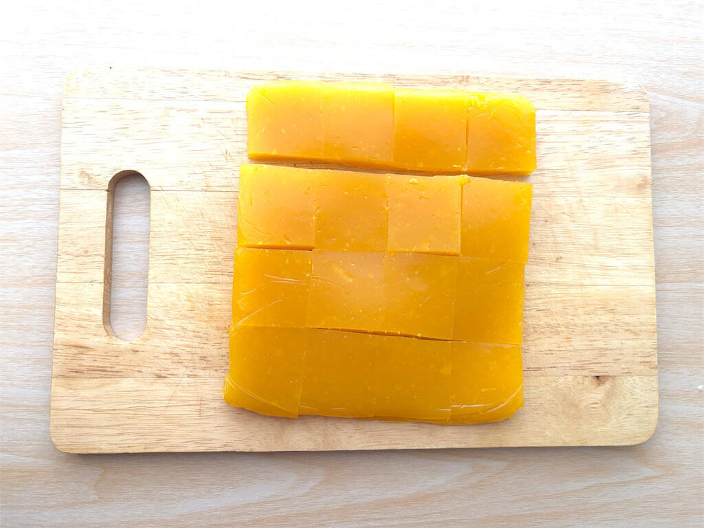 【韓国発】ほぼ“みかん果汁だけ”のシンプルお菓子作ろう！もちっと食感で爽やかジューシーなお味♡