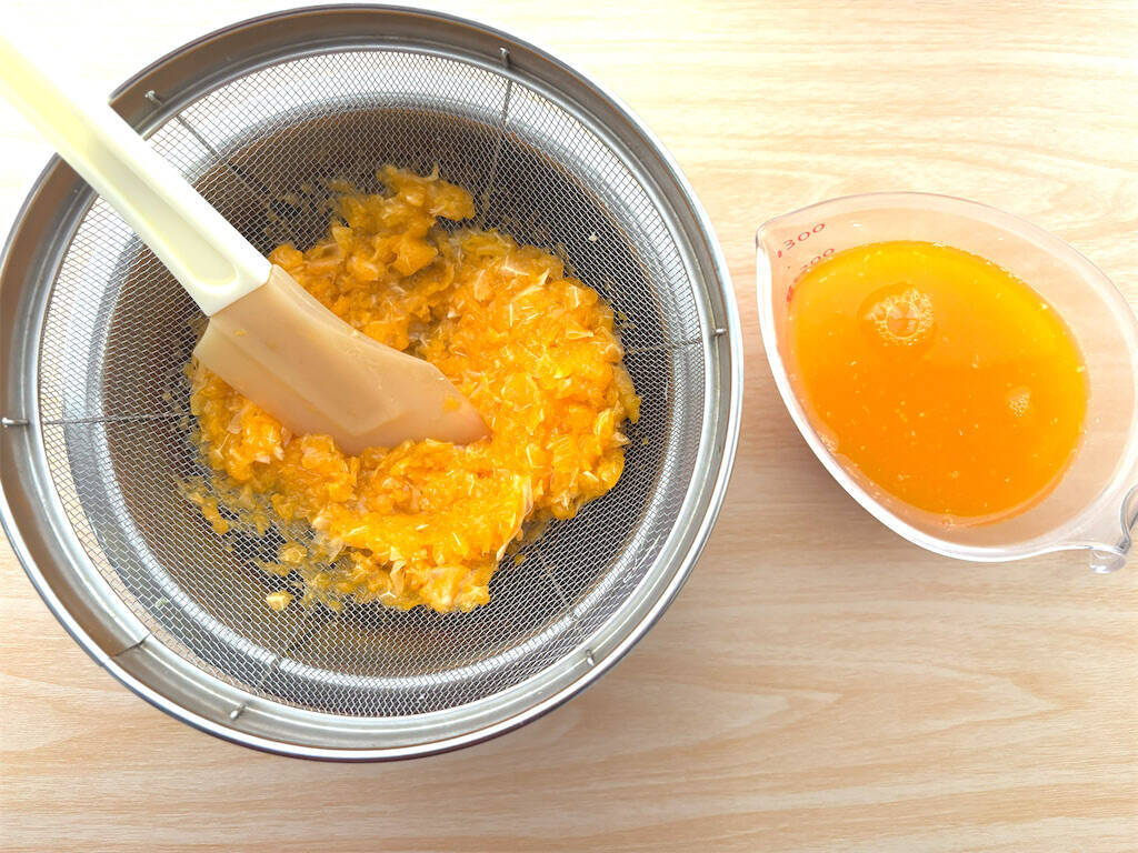 【韓国発】ほぼ“みかん果汁だけ”のシンプルお菓子作ろう！もちっと食感で爽やかジューシーなお味♡