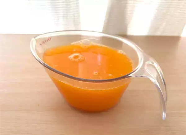 「【韓国発】ほぼ“みかん果汁だけ”のシンプルお菓子作ろう！もちっと食感で爽やかジューシーなお味♡」の画像