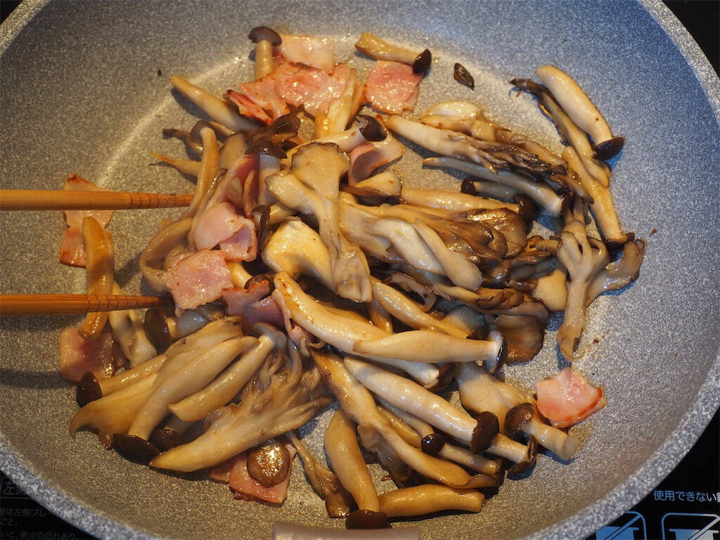 【罪悪感ゼロなのにコク旨が過ぎる】生クリも牛乳も不使用！旨味まみれな「豆腐ときのこグラタン」焼こう！