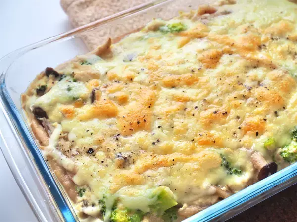 「【罪悪感ゼロなのにコク旨が過ぎる】生クリも牛乳も不使用！旨味まみれな「豆腐ときのこグラタン」焼こう！」の画像