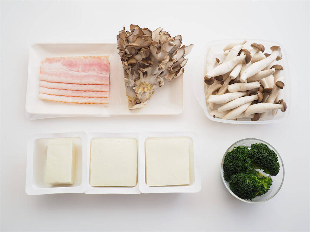 【罪悪感ゼロなのにコク旨が過ぎる】生クリも牛乳も不使用！旨味まみれな「豆腐ときのこグラタン」焼こう！
