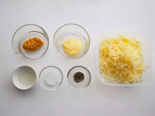 「【罪悪感ゼロなのにコク旨が過ぎる】生クリも牛乳も不使用！旨味まみれな「豆腐ときのこグラタン」焼こう！」の画像