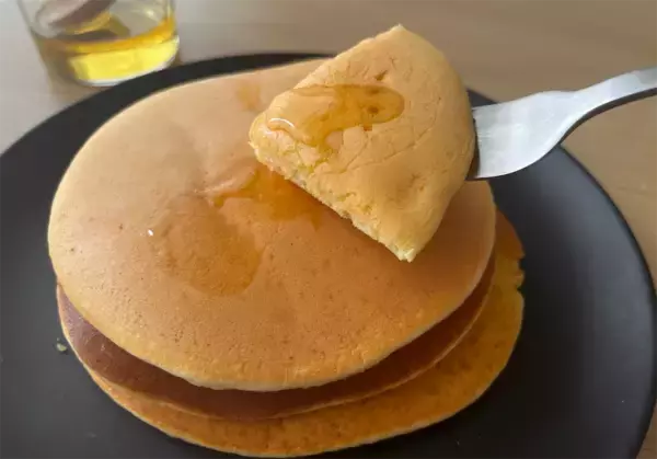 「【ホットケーキを喫茶店レベルにする裏ワザ】パサつき卒業♡「本みりん」ちょい足し料理ハックがスゴすぎた！」の画像
