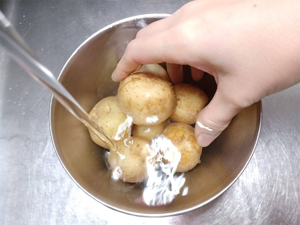 春の"ミニ新じゃが"で「みそじゃが」作ってみた！皮に甘味噌絡んでホックホク♡これ田楽だ～♪【農家直伝】