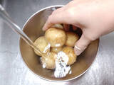 「春の"ミニ新じゃが"で「みそじゃが」作ってみた！皮に甘味噌絡んでホックホク♡これ田楽だ～♪【農家直伝】」の画像3