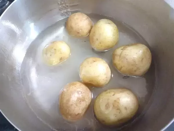 「春の"ミニ新じゃが"で「みそじゃが」作ってみた！皮に甘味噌絡んでホックホク♡これ田楽だ～♪【農家直伝】」の画像