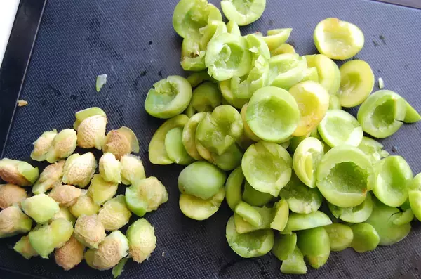 「【30分で仕込み完了】保存袋でラクチン梅仕事♪わずか3日で食べられる「青梅はちみつ漬け」作ろう！」の画像