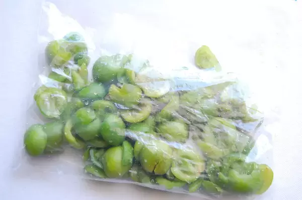 「【30分で仕込み完了】保存袋でラクチン梅仕事♪わずか3日で食べられる「青梅はちみつ漬け」作ろう！」の画像