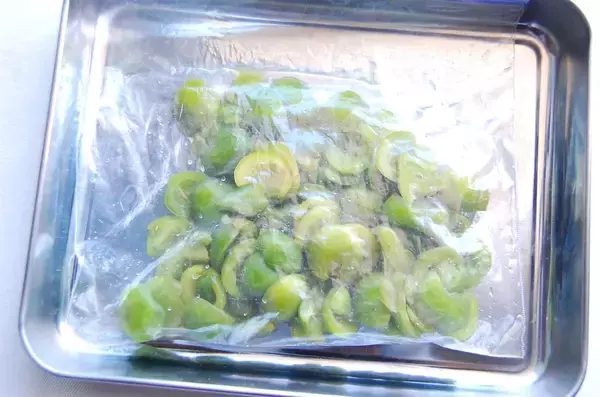 「【30分で仕込み完了】保存袋でラクチン梅仕事♪わずか3日で食べられる「青梅はちみつ漬け」作ろう！」の画像