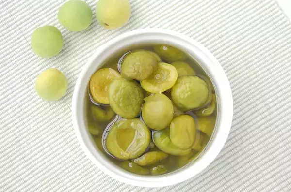 「【30分で仕込み完了】保存袋でラクチン梅仕事♪わずか3日で食べられる「青梅はちみつ漬け」作ろう！」の画像