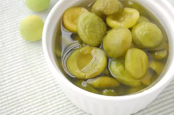 「【30分で仕込み完了】保存袋でラクチン梅仕事♪わずか3日で食べられる「青梅はちみつ漬け」作ろう！」の画像