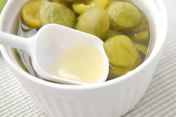 「【30分で仕込み完了】保存袋でラクチン梅仕事♪わずか3日で食べられる「青梅はちみつ漬け」作ろう！」の画像