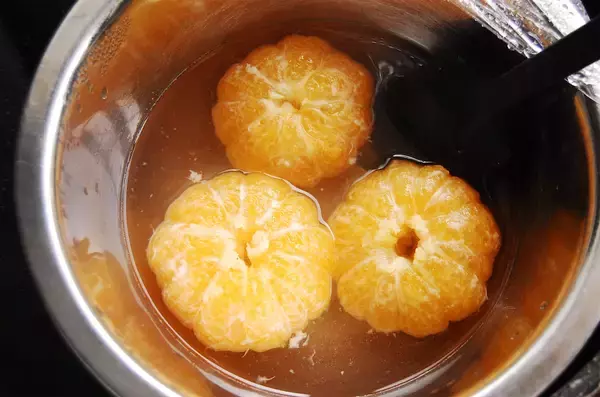 「【酸っぱいみかん救済】えっ「湯煎」するの!?シロップと一緒に？じんわり加熱で驚きのフレッシュスイーツ化♡」の画像