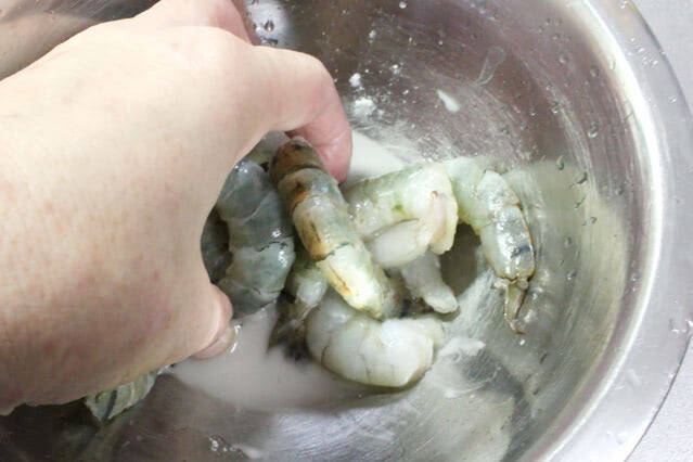【揚げないエビマヨ】背中をパカッと切って焼け♪爽やかコクまろ「エビのレモンマヨネーズ焼き」作ってみた！