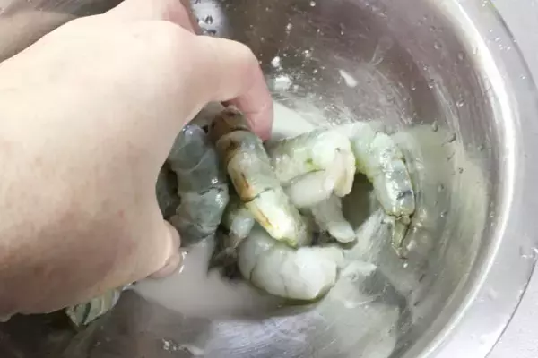 「【揚げないエビマヨ】背中をパカッと切って焼け♪爽やかコクまろ「エビのレモンマヨネーズ焼き」作ってみた！」の画像