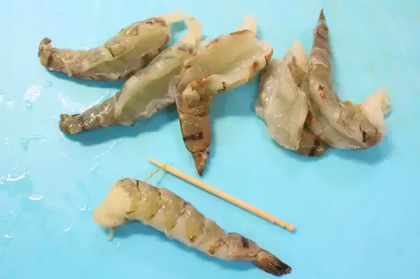 「【揚げないエビマヨ】背中をパカッと切って焼け♪爽やかコクまろ「エビのレモンマヨネーズ焼き」作ってみた！」の画像