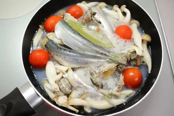 「【イワシでイタリアン】コスパ◎初心者でも◎な「アクアパッツァ」作ってみた！なんだこの濃厚さは…！」の画像
