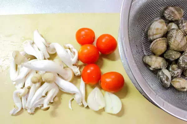 「【イワシでイタリアン】コスパ◎初心者でも◎な「アクアパッツァ」作ってみた！なんだこの濃厚さは…！」の画像