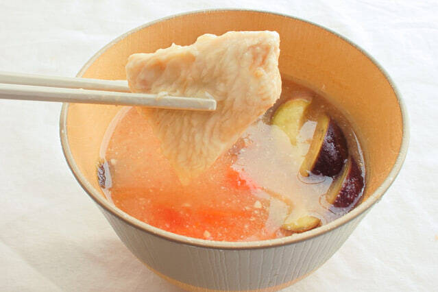 【一石二鳥のお助けみそ汁】トマトの酸味×みそのコクが絶妙！まるでイタリアンな「おかずみそ汁」作ってみた