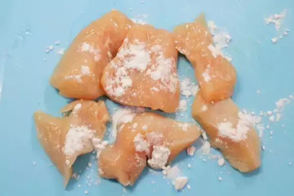 「【一石二鳥のお助けみそ汁】トマトの酸味×みそのコクが絶妙！まるでイタリアンな「おかずみそ汁」作ってみた」の画像