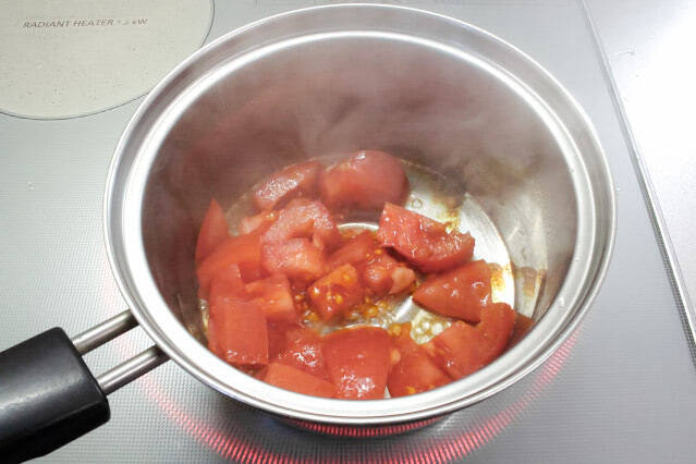 【一石二鳥のお助けみそ汁】トマトの酸味×みそのコクが絶妙！まるでイタリアンな「おかずみそ汁」作ってみた