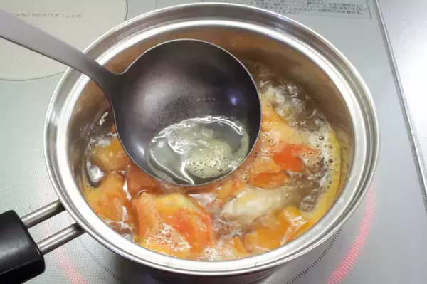 「【一石二鳥のお助けみそ汁】トマトの酸味×みそのコクが絶妙！まるでイタリアンな「おかずみそ汁」作ってみた」の画像