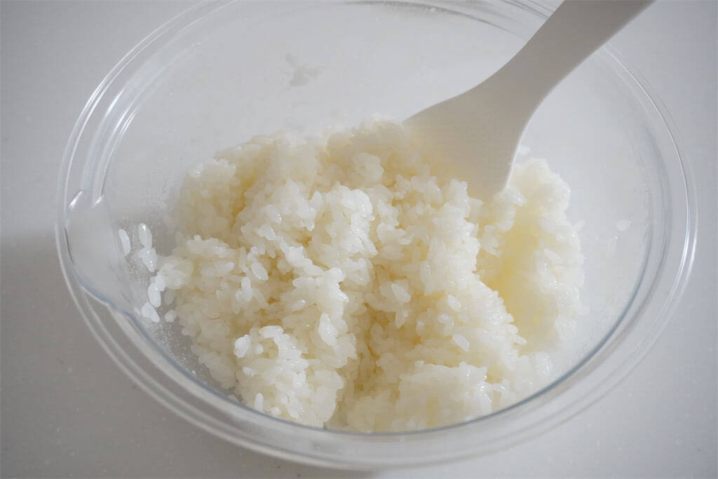 【みょうが甘酢漬け、万能すぎる】漬け汁で酢飯も作れる♪「みょうがとサケ缶の混ぜ寿司」は爽やか初夏メシだった