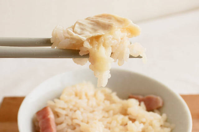 カマンベールチーズ“まるごとドボン”な「悪魔の炊き込みご飯」作ってみた！ガツン系かと思いきやお味はマイルド～♡