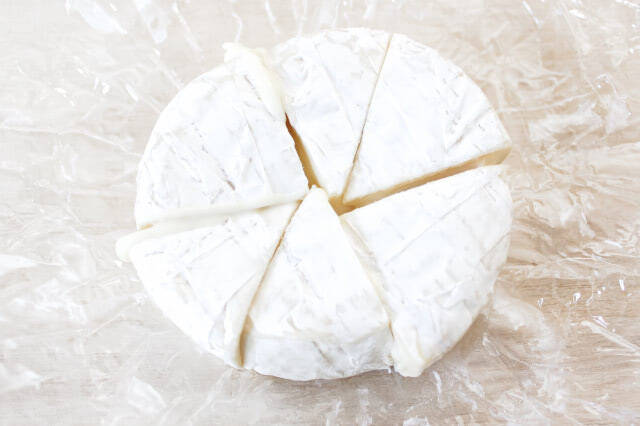 カマンベールチーズ“まるごとドボン”な「悪魔の炊き込みご飯」作ってみた！ガツン系かと思いきやお味はマイルド～♡