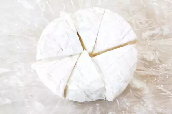 「カマンベールチーズ“まるごとドボン”な「悪魔の炊き込みご飯」作ってみた！ガツン系かと思いきやお味はマイルド～♡」の画像