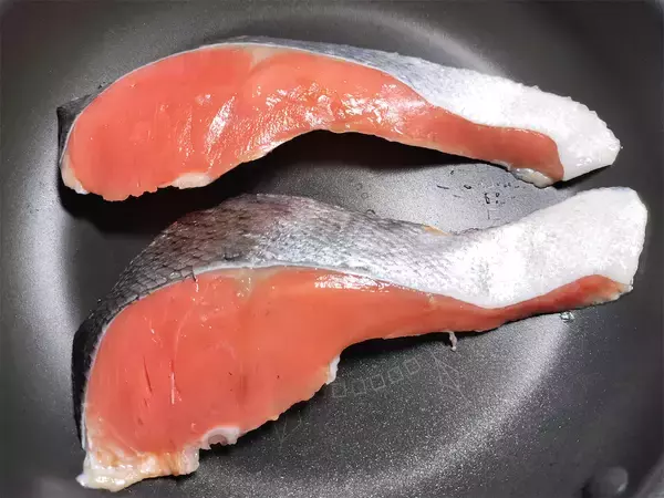 「【絶品！郷土メシ】栃木県民でも「好き・嫌い」が分かれる!?噂の「しもつかれ」を鮭の切り身で作ってみた！」の画像